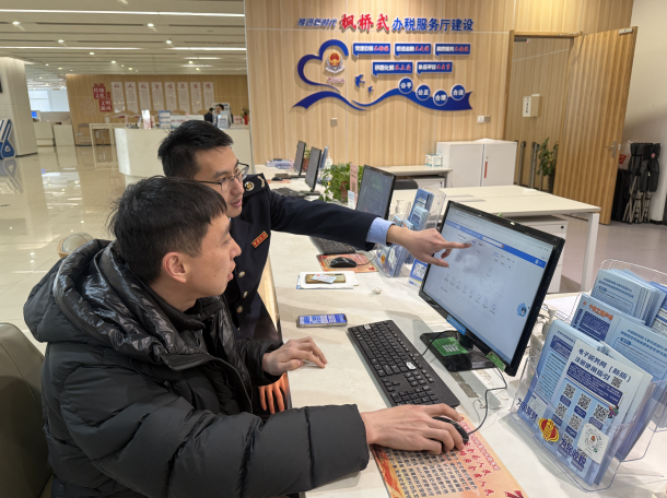 便民办税不打烊，延时服务暖人心
