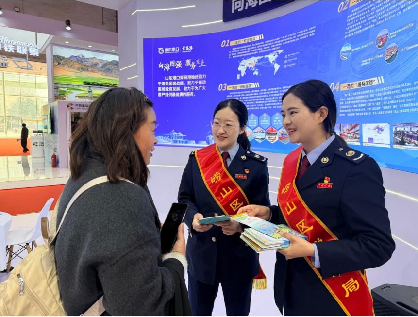 崂山税务走进国际物流博览会开展税收法治宣传