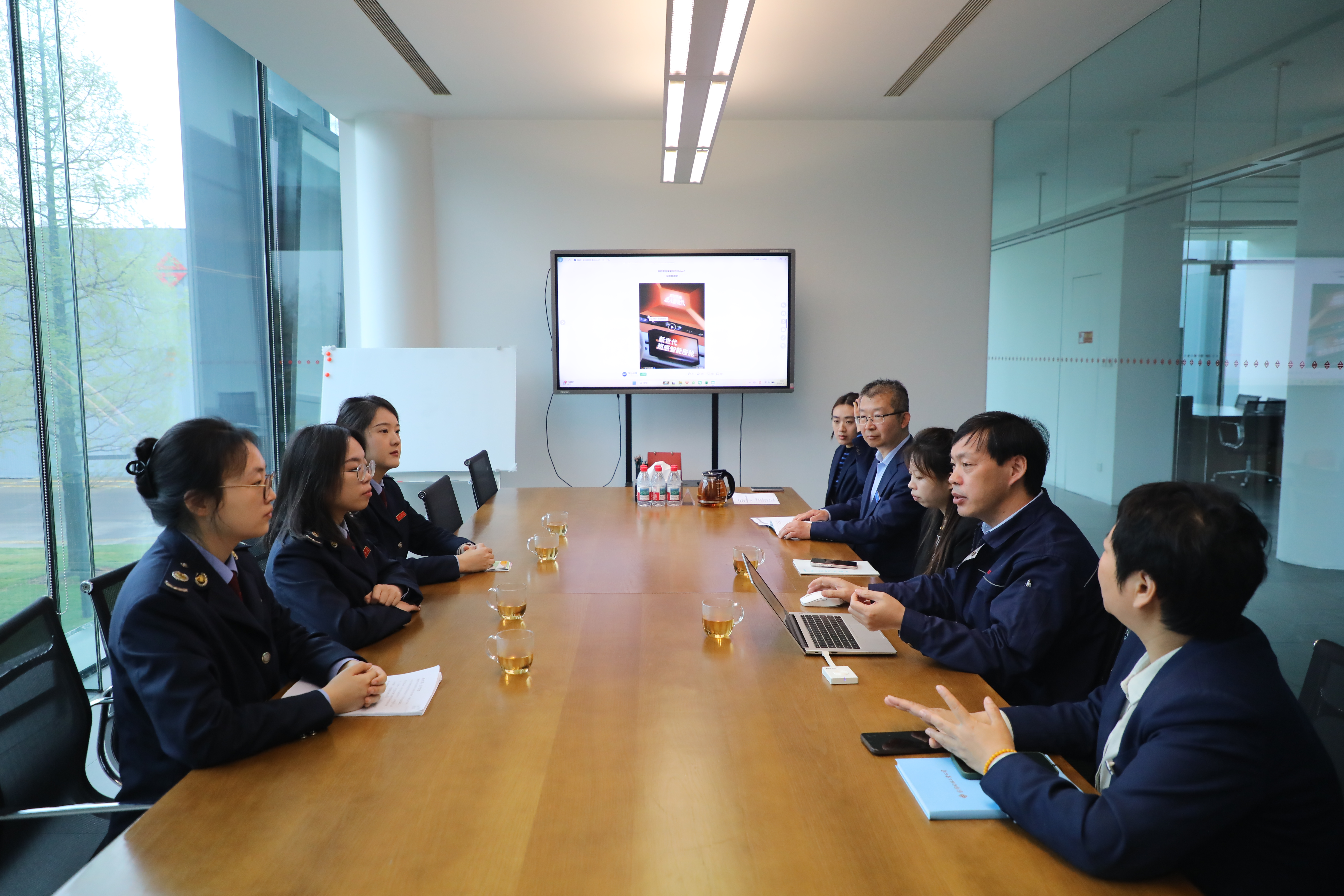 税宣春风进车间 合规赋能助企行